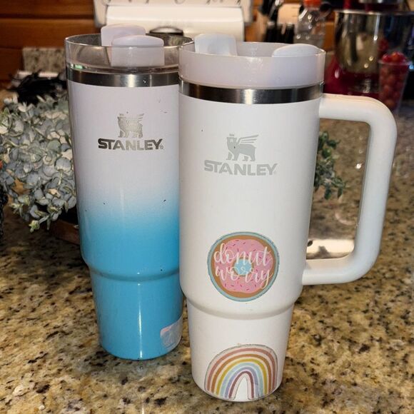 Stanley Blue and White 30oz Travel Tumbler with Handle bundle - Picture 1 of 14